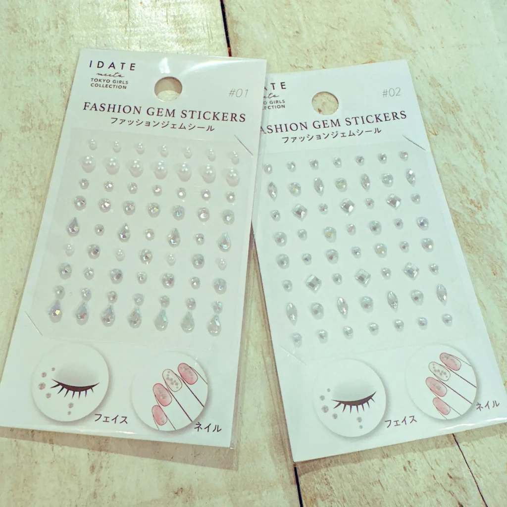 顔に貼るシールの選び方とポイント